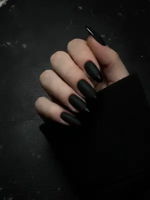 Черные матовые ногти
