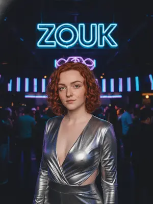 Модель в клубе