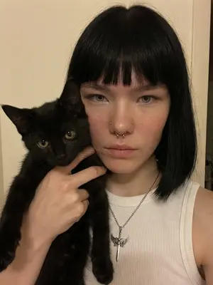 Портрет с черным котенком