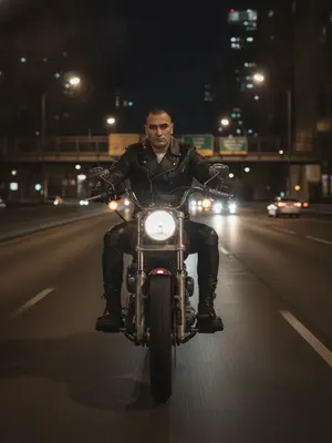 Мужчина на Harley