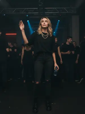 Модель на техно-вечеринке