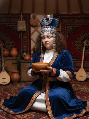 Бурятская женщина на ковре