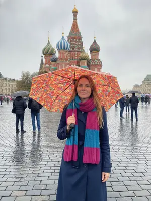 Женщина с шарфом