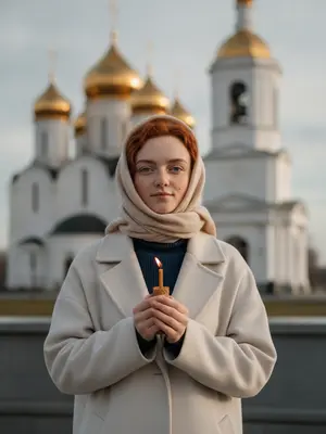 Женщина у храма