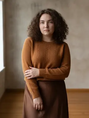 Модель в кашемировом свитере