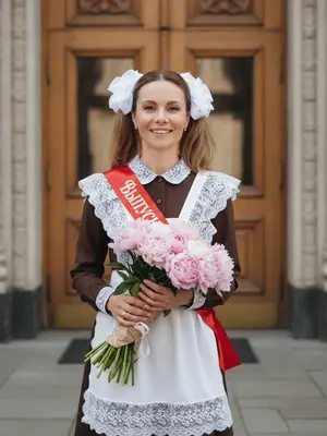 Девушка с пионами