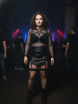 Модель на техно-вечеринке