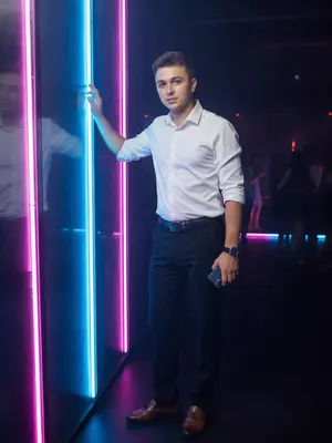 Мужчина в клубе