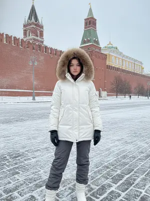 Женщина в зимнем костюме