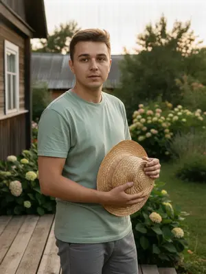 Мужчина на крыльце