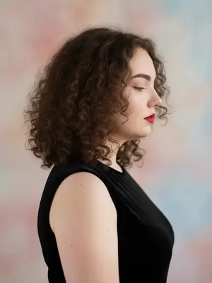Элегантный профиль модели
