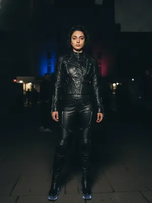 Техно-модель на вечеринке