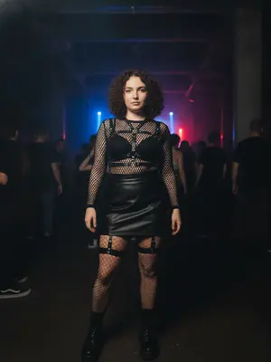 Модель на техно-вечеринке