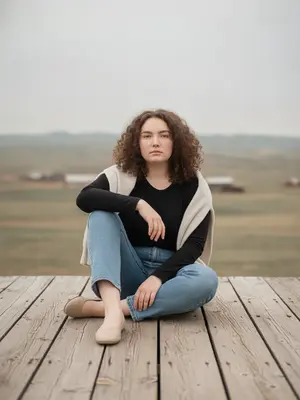Женщина на террасе