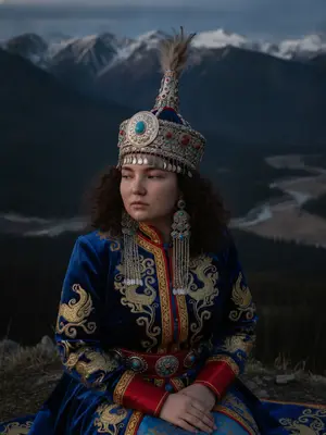 Женщина в бурятском наряде