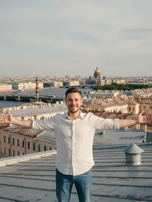 Мужчина на крыше