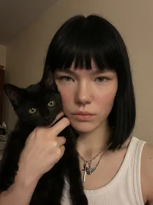 Портрет с черным котенком