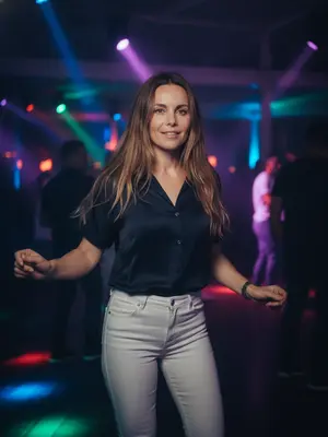 Модель в клубе