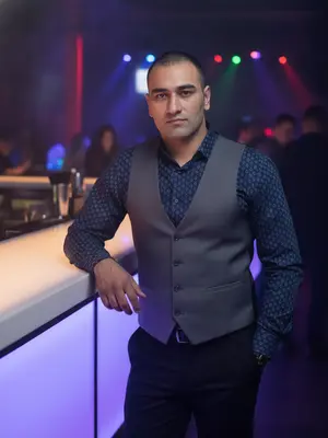 Мужчина в клубе
