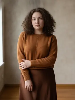 Модель в кашемировом свитере