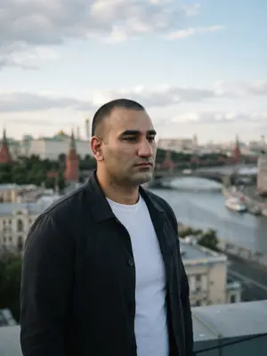 Мужчина на крыше