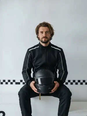 Пилот на пьедестале
