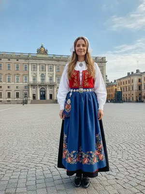 Шведка в народном костюме