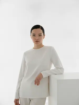 Женщина у куба