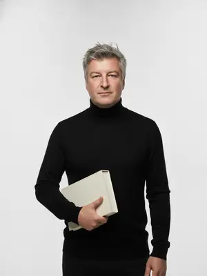 Мужчина в черной водолазке