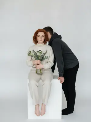 Женщина на кубе
