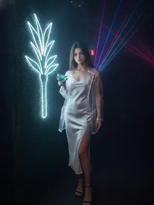 Модная клубная женщина