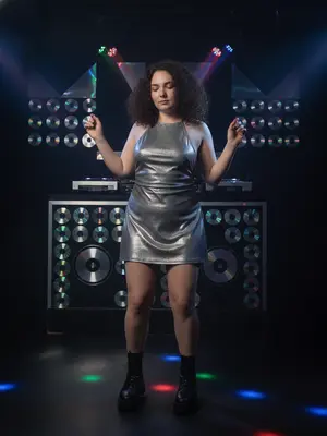 Модель в клубе 2000-х
