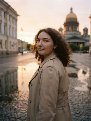 Брюнетка в пальто