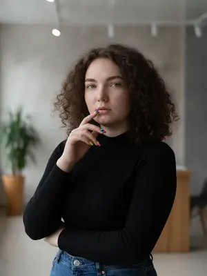 Уверенная маникюристка