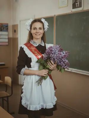 Школьница с сиренью