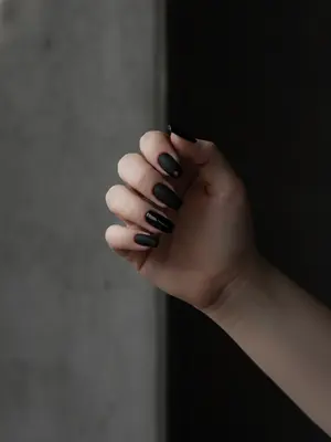 Черные матовые ногти