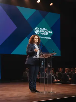 Спикер на конференции